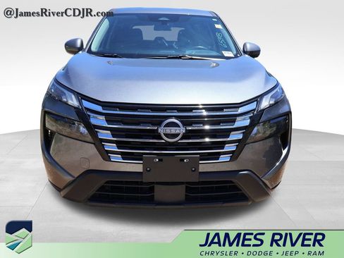 Used 2025 Nissan Rogue SV FWD image 5