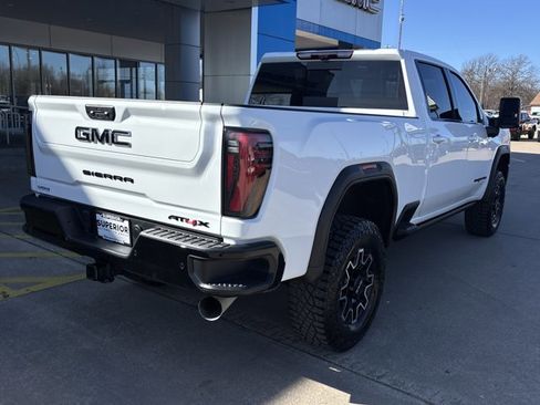 Used 2024 GMC Sierra 2500 AT4X image 3