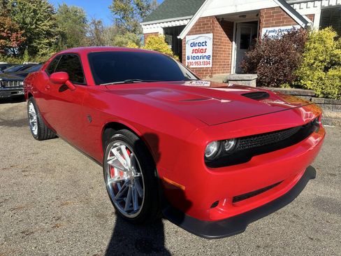 Used 2016 Dodge Challenger SRT Hellcat image 10