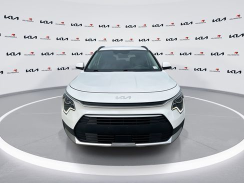 Used 2023 Kia Niro EX image 3