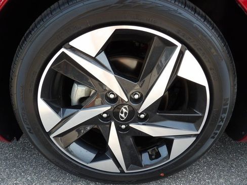 Certified 2023 Hyundai Elantra Limited FWD image 29