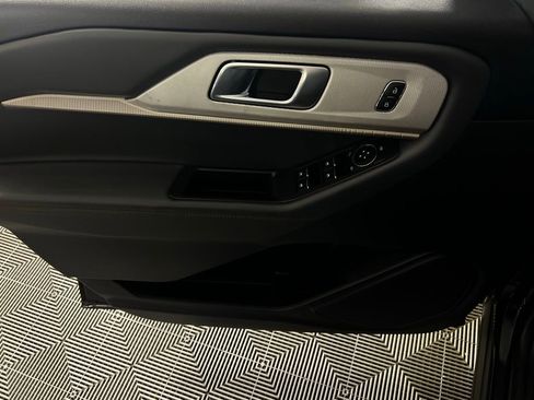 Used 2025 Ford Explorer Active image 24