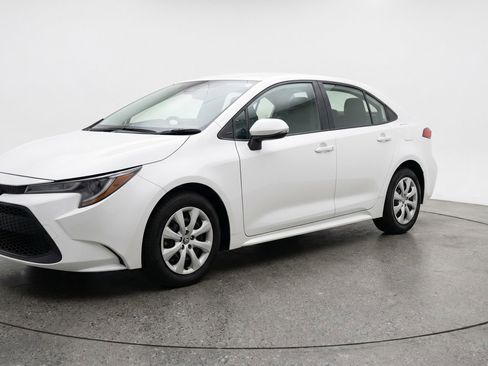 Used 2025 Toyota Corolla LE FWD image 3