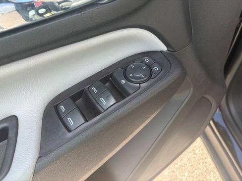 Used 2022 Chevrolet Equinox LS FWD image 15
