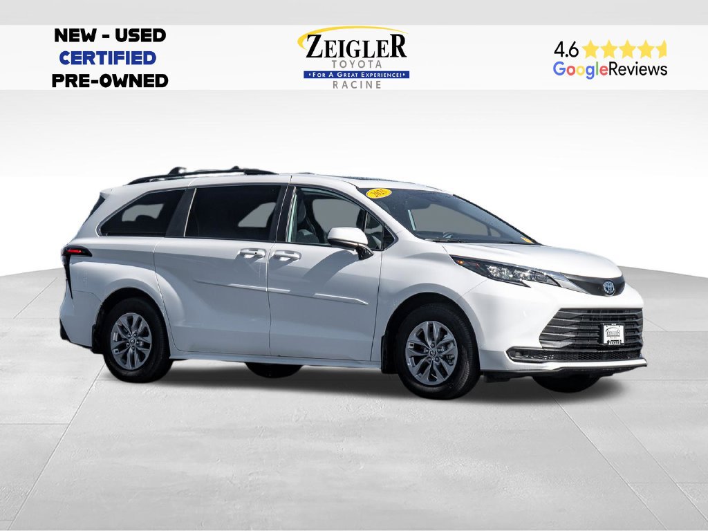 Used 2025 Toyota Sienna LE AWD/4WD image 1