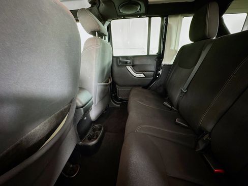 Used 2014 Jeep Wrangler Unlimited Sahara image 22