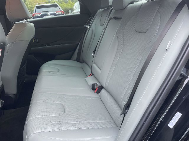 Used 2025 Hyundai Elantra Limited FWD image 12