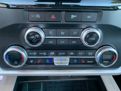 Used 2024 Ford Expedition Limited image 17