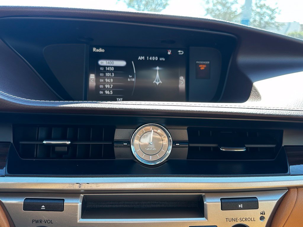 Used 2016 Lexus ES 350 w/ Premium Package w/Wood Trim FWD image 30