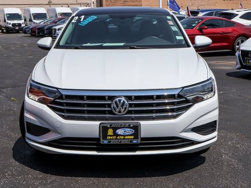 Used 2021 Volkswagen Jetta SE w/ SE Cold Weather Package FWD image 4