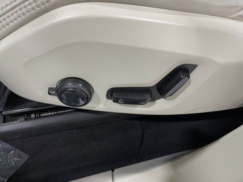 Used 2017 Volvo XC90 T6 Inscription w/ Vision Package image 18