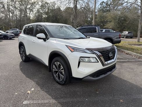 Used 2023 Nissan Rogue SV image 1