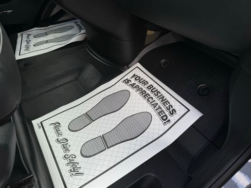 Used 2022 Mercedes-Benz Sprinter 4500 w/ Parking Package image 20