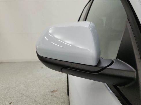 New 2026 Chevrolet Equinox ACTIV w/ Convenience Package III FWD image 18