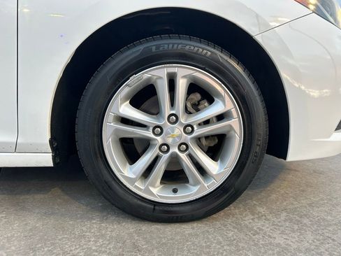 Used 2018 Chevrolet Cruze LT image 32
