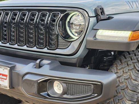 Used 2025 Jeep Wrangler Sport image 9