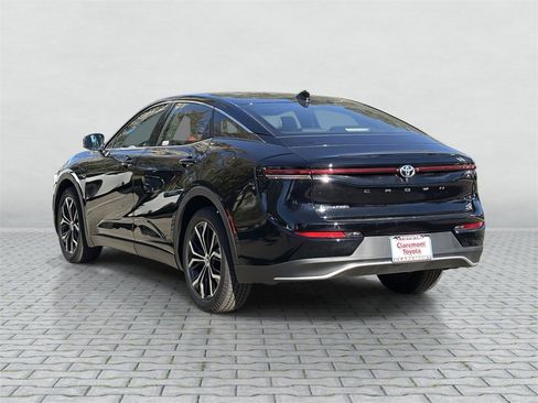 Certified 2025 Toyota Crown XLE image 4