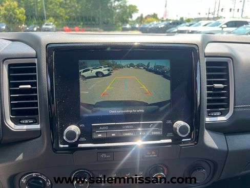Used 2024 Nissan Frontier SV AWD/4WD image 12