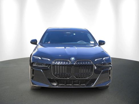 Used 2026 BMW 750e xDrive 750e xDrive w/ Premium Package image 2