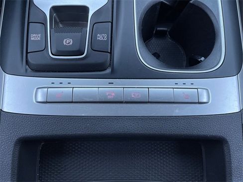 Used 2024 Kia Carnival LX image 25