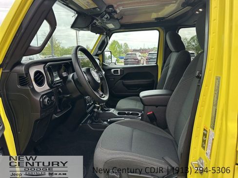 Used 2024 Jeep Wrangler Unlimited Sport AWD/4WD image 7