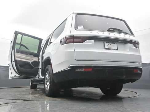 Used 2024 Jeep Wagoneer Base w/ Convenience Group I image 62