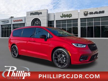 New 2026 Chrysler Pacifica Limited w/ S Appearance Package