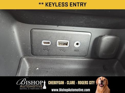 Used 2024 GMC Terrain SLE w/ LPO, Floor Liner Package FWD image 7