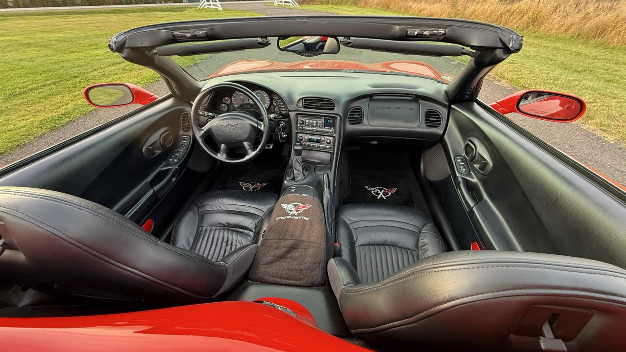 Used 2001 Chevrolet Corvette Convertible w/ Preferred Equipment Group1 RWD image 35