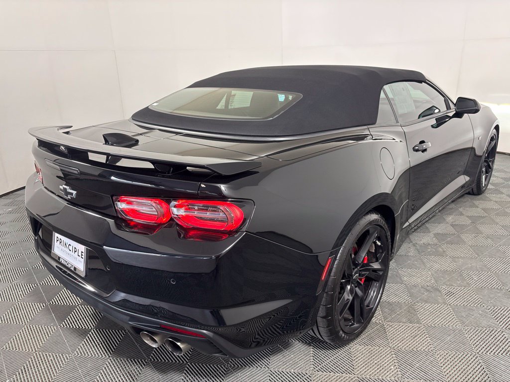 Used 2020 Chevrolet Camaro SS RWD image 5