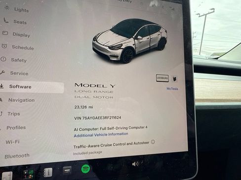 Used 2024 Tesla Model Y Long Range AWD/4WD image 14