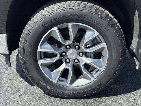 Used 2024 Chevrolet Silverado 1500 LT AWD/4WD image 17