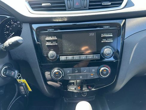Used 2016 Nissan Rogue S FWD image 12