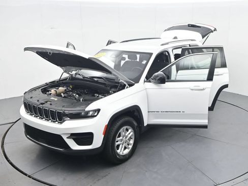 Used 2023 Jeep Grand Cherokee Laredo RWD image 42