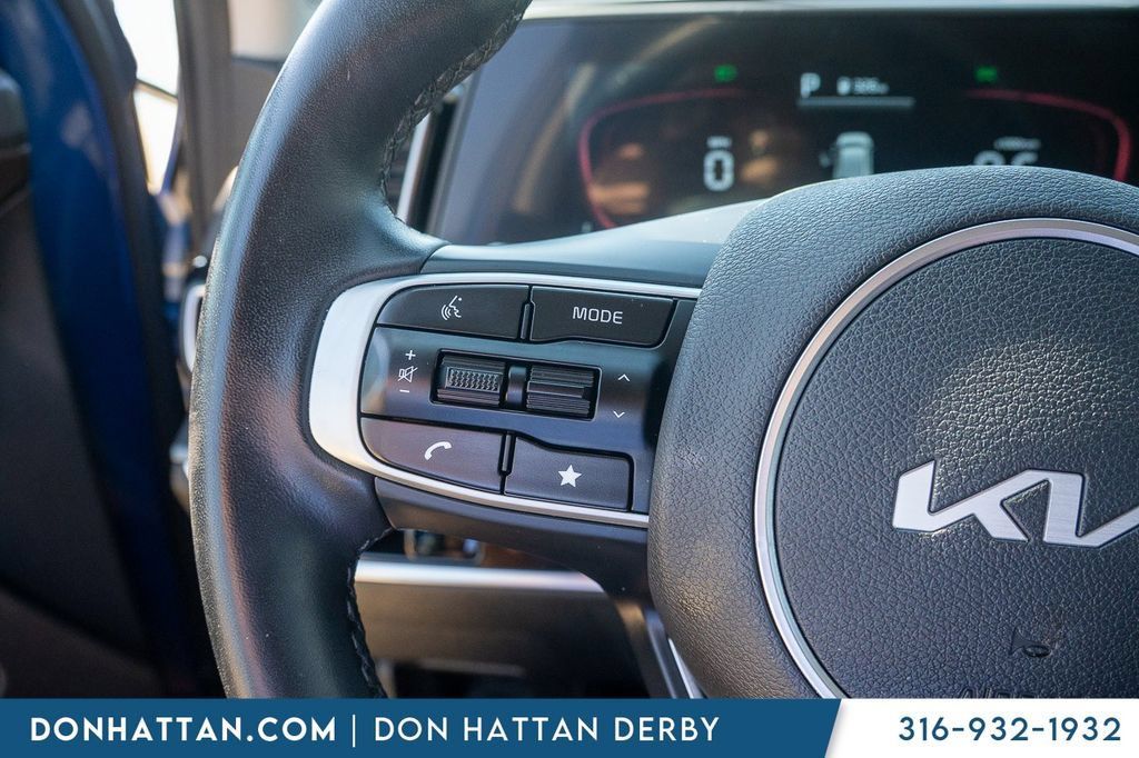 Used 2025 Kia Sportage EX FWD image 15
