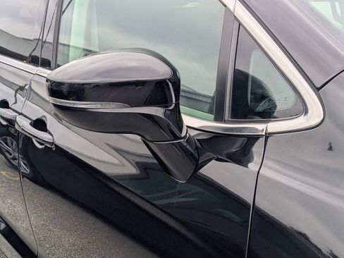 Used 2024 Chrysler Pacifica Select image 9