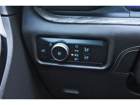 Used 2020 Ford Explorer Platinum w/ Premium Technology Package image 24