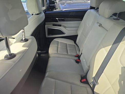 Used 2021 Kia Telluride EX image 11