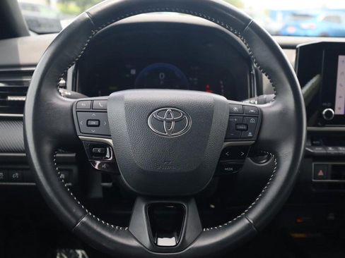 Used 2025 Toyota Camry SE FWD image 7