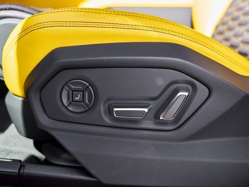 Used 2021 Lamborghini Urus image 36