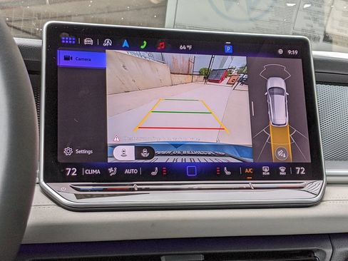 New 2025 Volkswagen Tiguan SE image 17