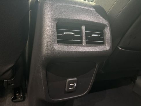Used 2024 GMC Terrain SLE w/ Driver Convenience Package FWD image 18