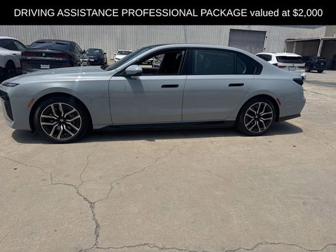Used 2025 BMW i7 xDrive60 AWD/4WD image 2