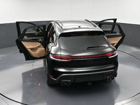 Certified 2026 Porsche Macan AWD/4WD image 35