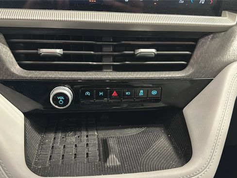 Used 2025 Ford Explorer Platinum w/ Ultimate Package image 19