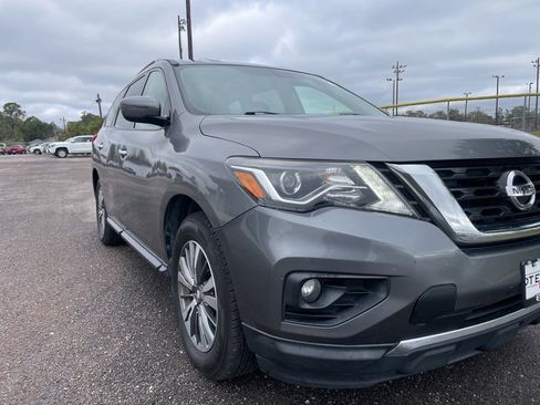 Used 2020 Nissan Pathfinder SV image 9