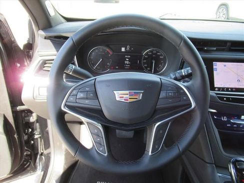 Certified 2025 Cadillac XT5 Premium Luxury image 18