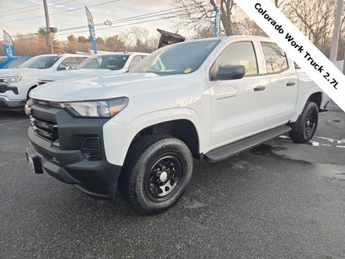 Used 2024 Chevrolet Colorado W/T image 3