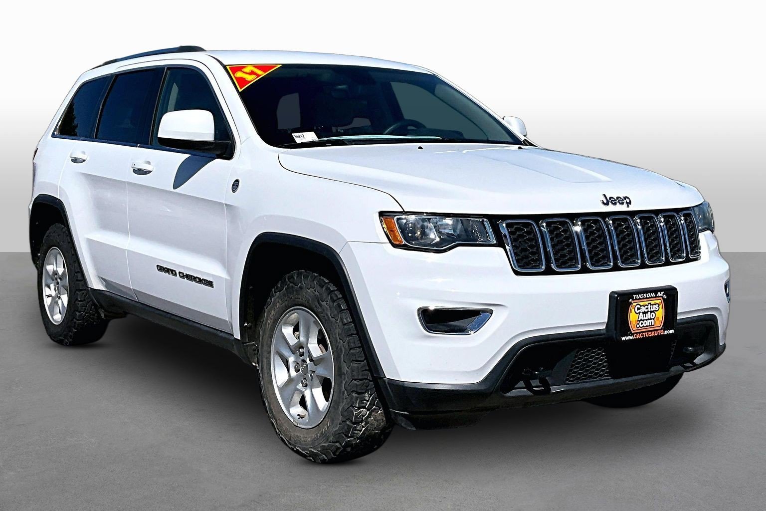Used 2017 Jeep Grand Cherokee Laredo w/ Quick Order Package 23E AWD/4WD image 9