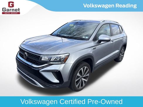 Certified 2024 Volkswagen Taos SE image 1